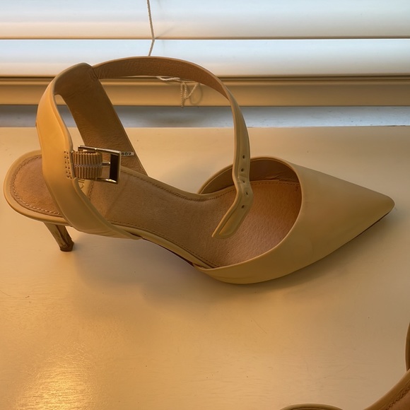 Nude heals - Picture 2 of 3